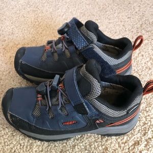KEEN boys hiking outdoor shoes